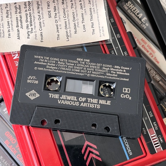 Vintage 1985 The Jewel of the Nile Soundtrack Cassette Tape - Picture 3 of 4